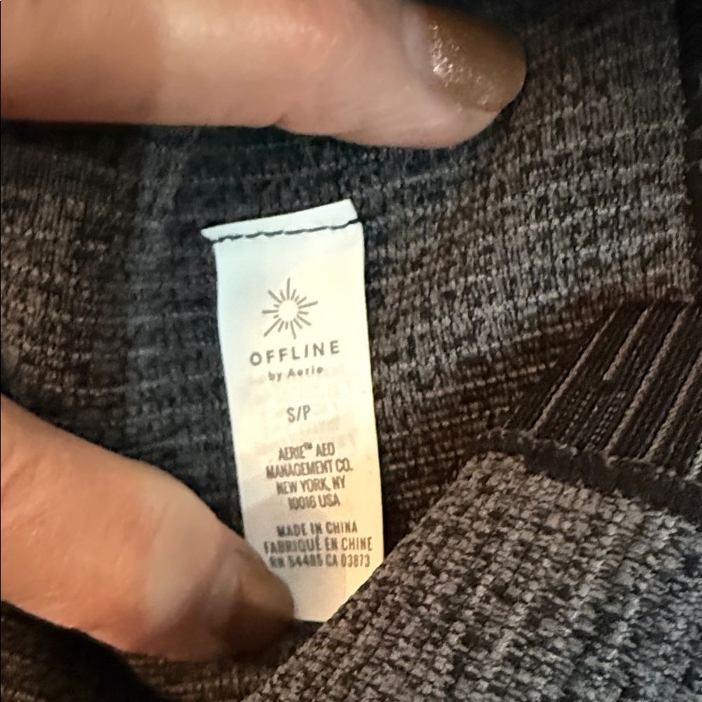 OFFLINE Aerie Ribbed Crop Tank Black Scoop Neck Athletic Top Size S NWT - Picture 3 of 5